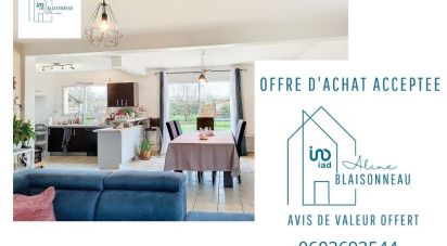 House 5 rooms of 105 m² in Val-d'Izé (35450)