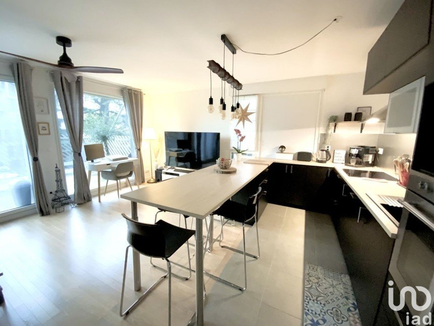 Apartment 3 rooms of 64 m² in Massy (91300)