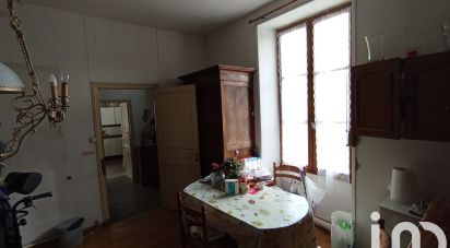 House 7 rooms of 175 m² in Bessines (79000)