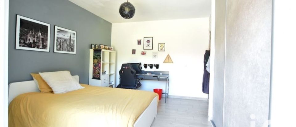 House 8 rooms of 204 m² in Saint-Léger-en-Yvelines (78610)