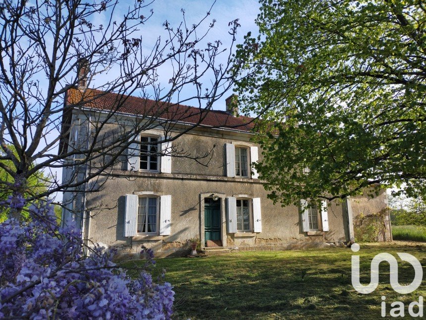 Country house 7 rooms of 184 m² in Saint-Sigismond (85420)