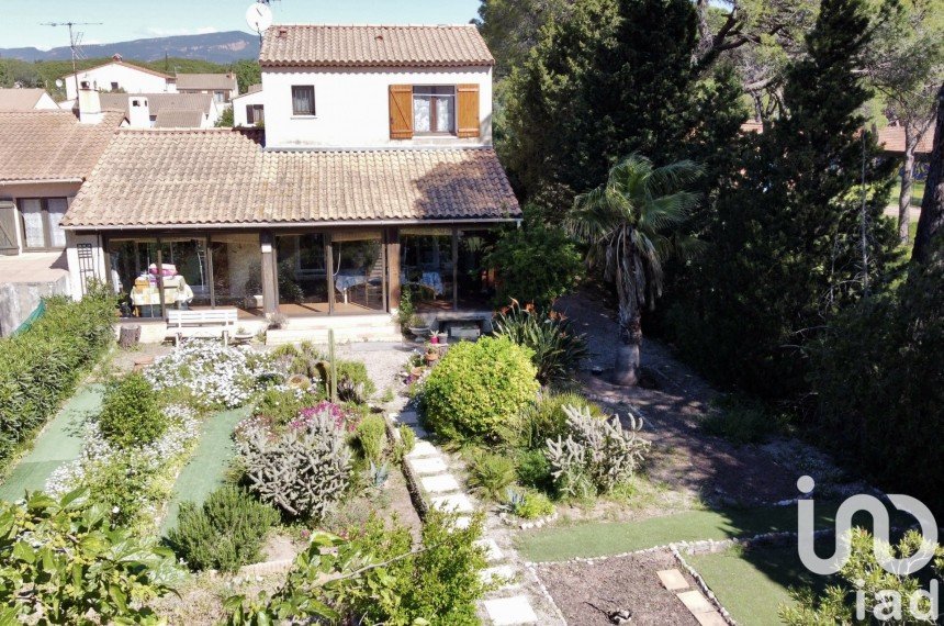 Traditional house 5 rooms of 120 m² in Puget-sur-Argens (83480)