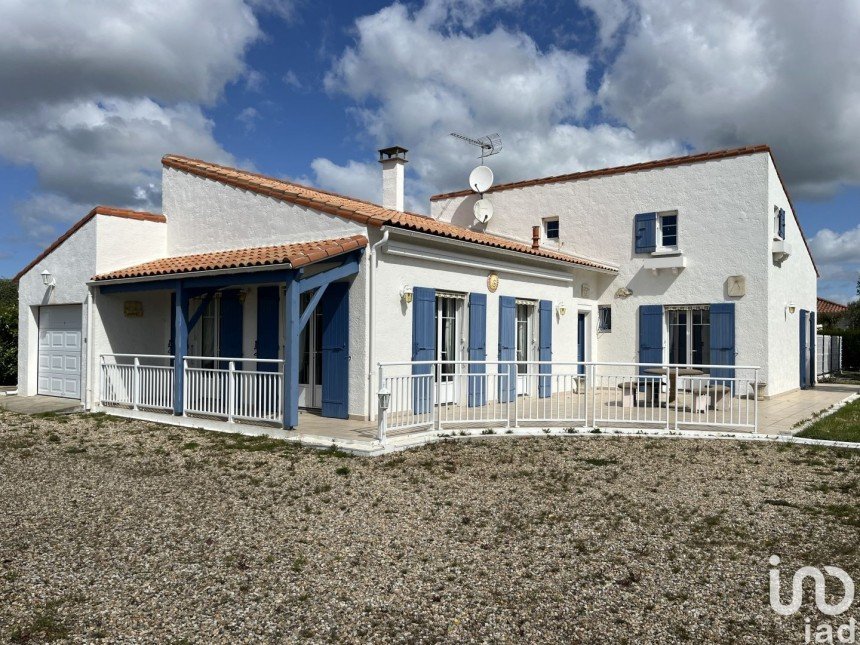 House 6 rooms of 146 m² in Vaux-sur-Mer (17640)