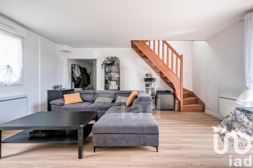 Apartment 3 rooms of 70 m² in Pontault-Combault (77340)