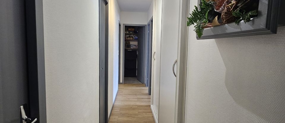 Appartement 4 pièces de 84 m² à - (16006)