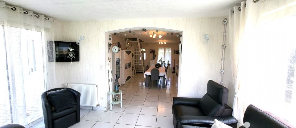 Maison traditionnelle 5 pièces de 120 m² à Saint-Genouph (37510)