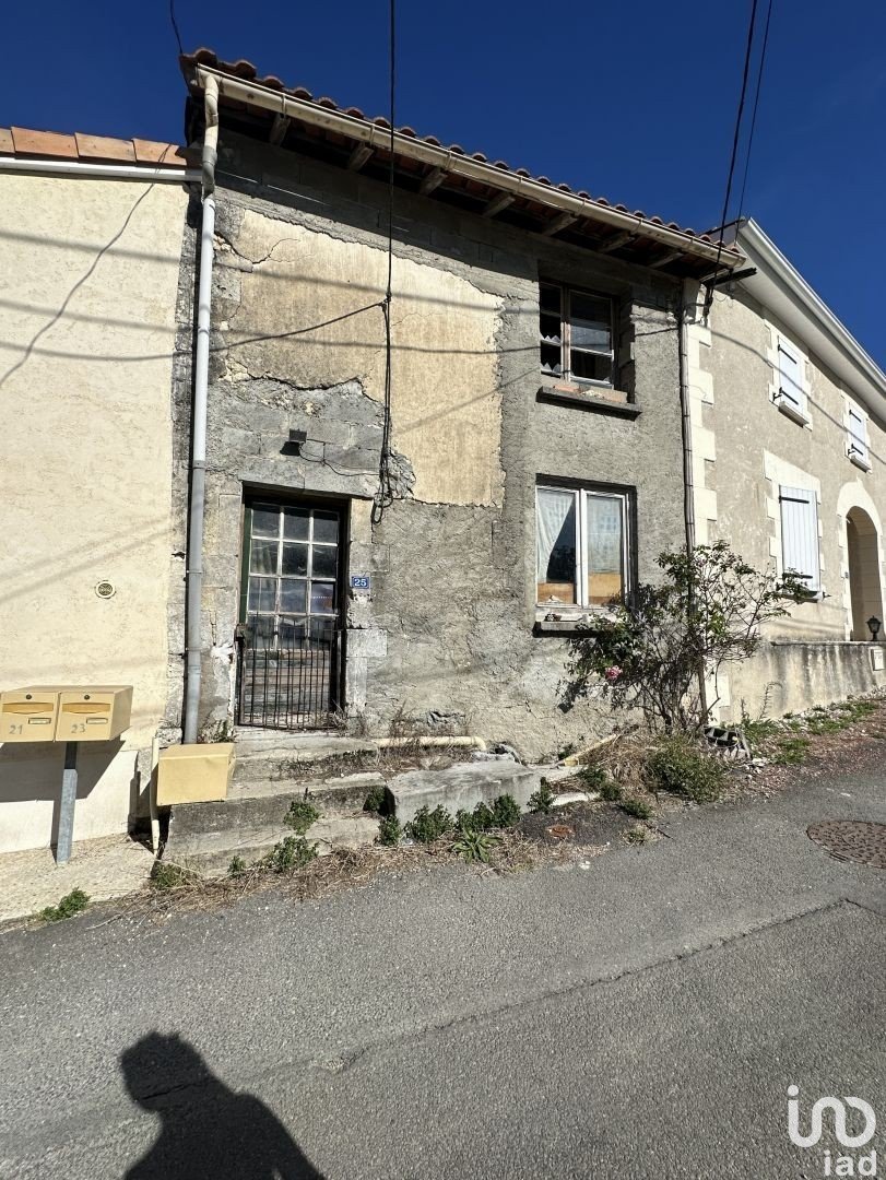 Vente Maison 35m² 3 Pièces à Barbezieux-Saint-Hilaire (16300) - Iad France