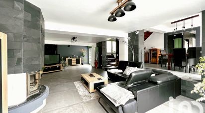 Maison traditionnelle 7 pièces de 235 m² à Boutigny (77470)
