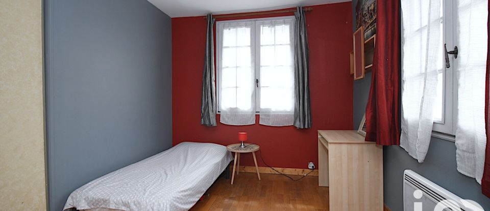 Village house 7 rooms of 150 m² in Le Mesnil-Saint-Denis (78320)