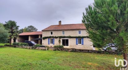 House 9 rooms of 215 m² in Saint-Pompain (79160)