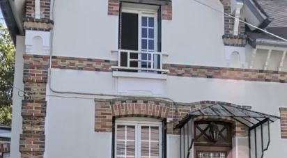 House 6 rooms of 135 m² in Saint-Pierre-lès-Nemours (77140)