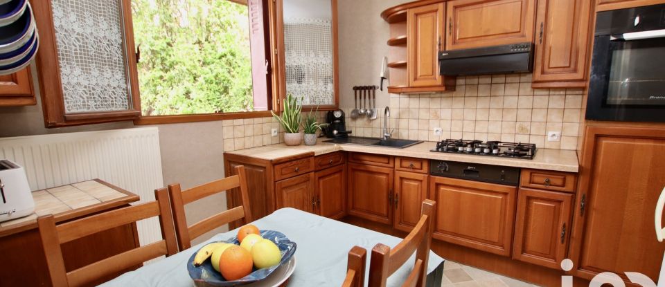 Traditional house 6 rooms of 120 m² in Meudon (92190)