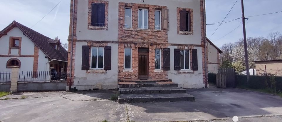 Maison de village 8 pièces de 262 m² à Chezal-Benoît (18160)