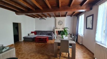 House 5 rooms of 175 m² in Les Gonds (17100)