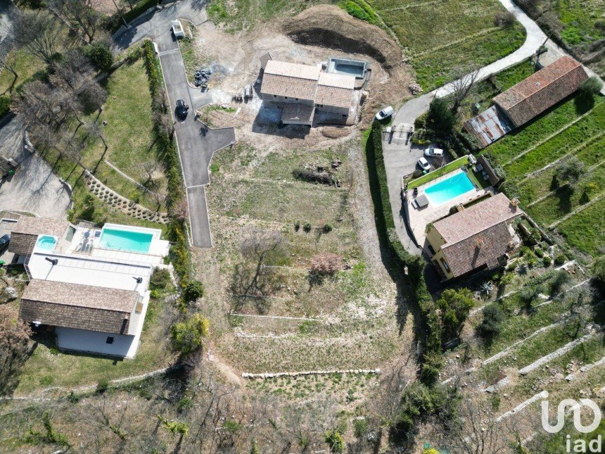 Terrain de 2 578 m² à Tourrettes-sur-Loup (06140)