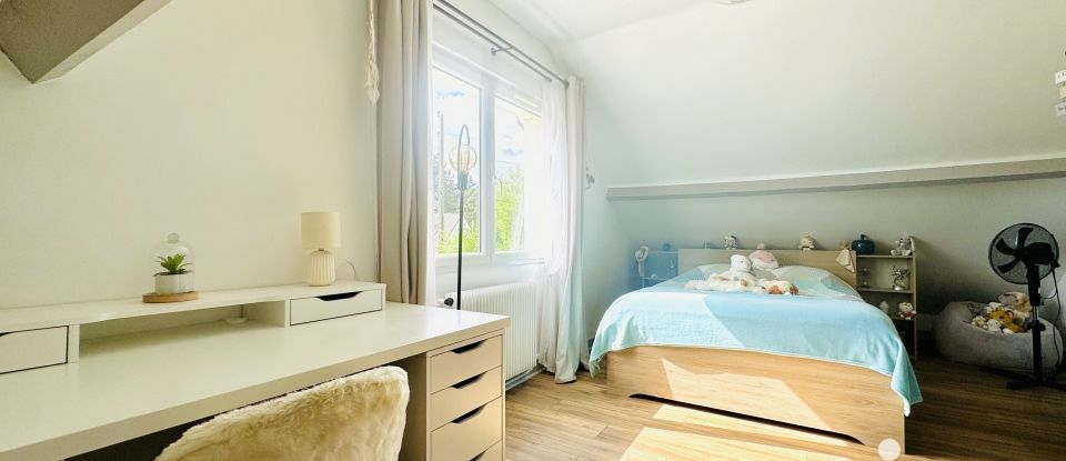 House 6 rooms of 112 m² in Saint-Léger-en-Yvelines (78610)