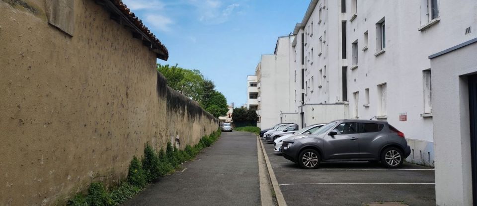 Apartment 3 rooms of 57 m² in Poitiers (86000)