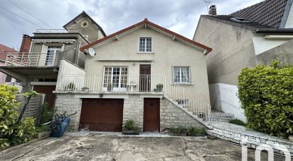 House 6 rooms of 140 m² in Vaux-le-Pénil (77000)