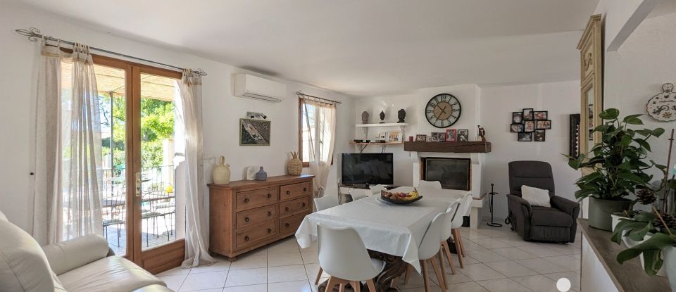 Maison traditionnelle 16 pièces de 360 m² à Cadenet (84160)
