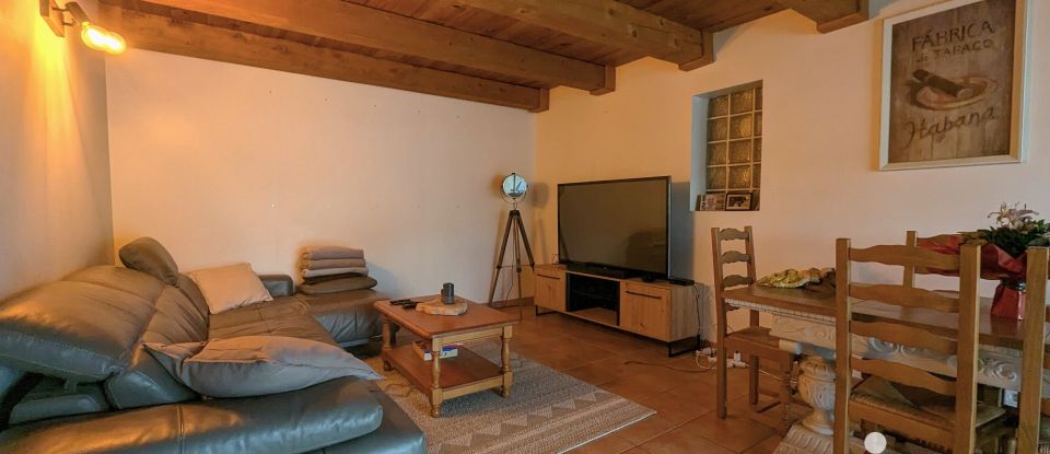 Maison traditionnelle 16 pièces de 360 m² à Cadenet (84160)
