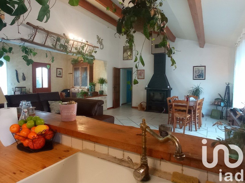 Traditional house 6 rooms of 127 m² in Tonnay-Charente (17430)