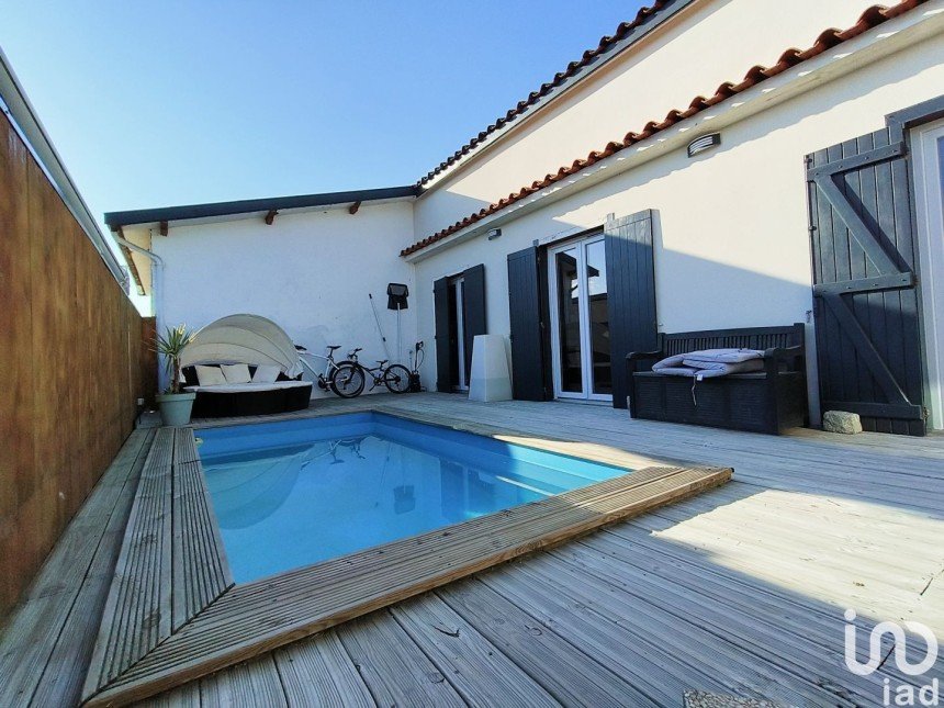 Maison traditionnelle 4 pièces de 113 m² à Ambarès-et-Lagrave (33440)