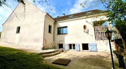 Maison 10 pièces de 245 m² à Le Châtelet-en-Brie (77820)