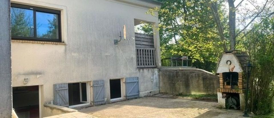 House 10 rooms of 245 m² in Le Châtelet-en-Brie (77820)