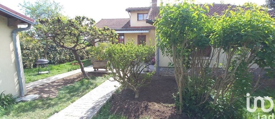 House 6 rooms of 105 m² in Athis-Mons (91200)