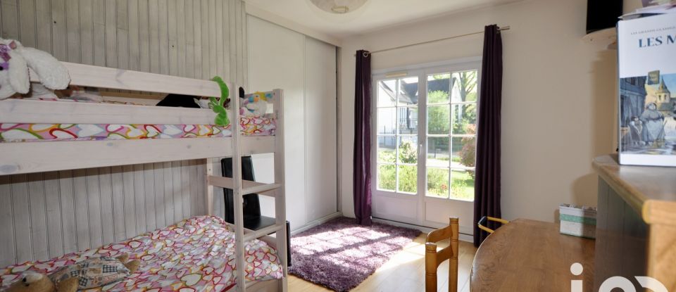 Maison traditionnelle 8 pièces de 180 m² à Morainvilliers (78630)