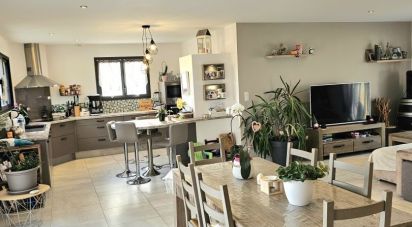 House 5 rooms of 143 m² in Saint-Just-Luzac (17320)