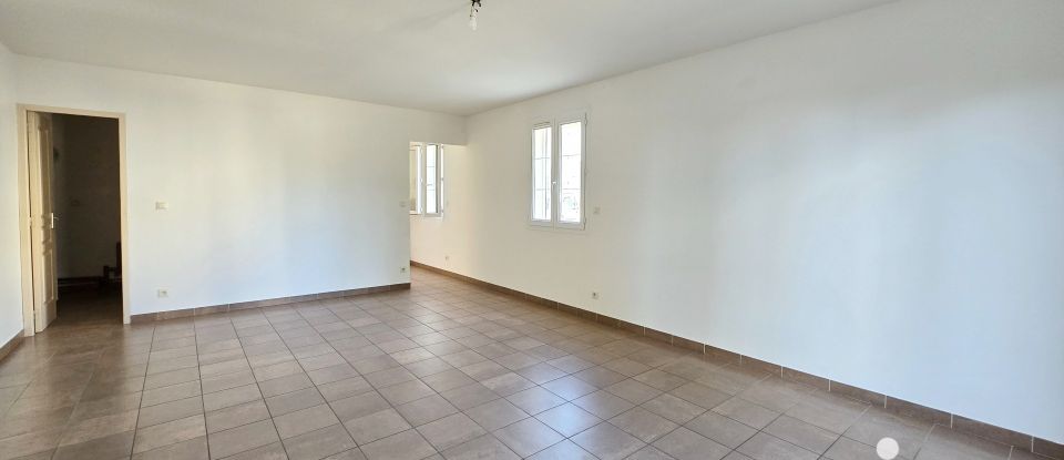 Maison 5 pièces de 93 m² à Laudun-l'Ardoise (30290)