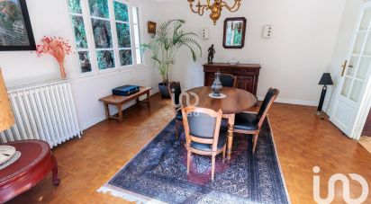 Maison traditionnelle 8 pièces de 190 m² à Lamorlaye (60260)