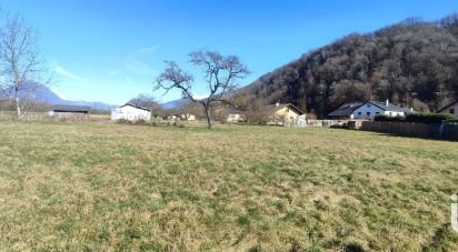 Land of 1,338 m² in Aiton (73220)