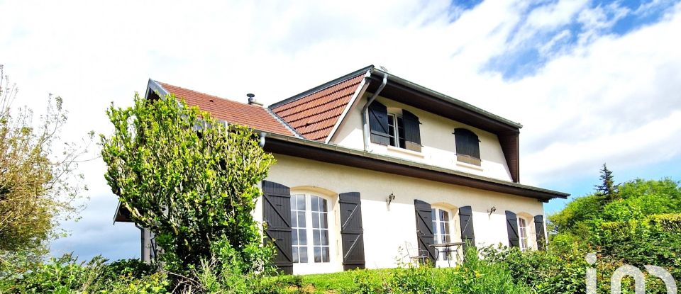 Maison traditionnelle 7 pièces de 178 m² à Marnay (70150)