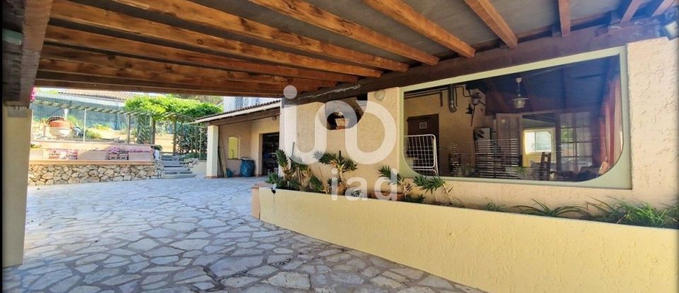 House 6 rooms of 170 m² in Fréjus (83600)