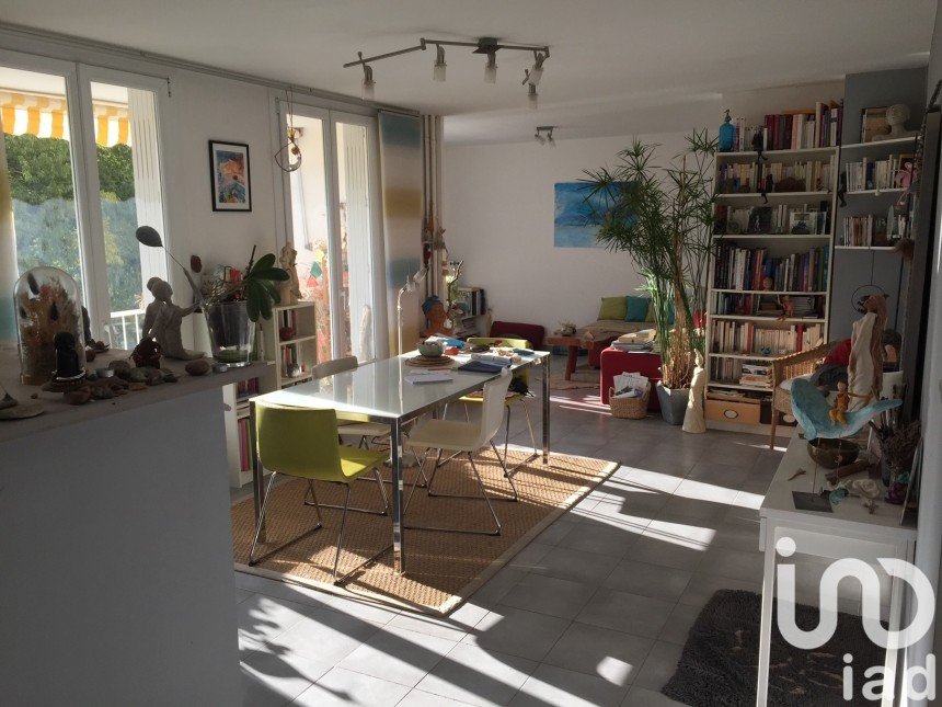 Apartment 3 rooms of 71 m² in Saint-Cannat (13760)