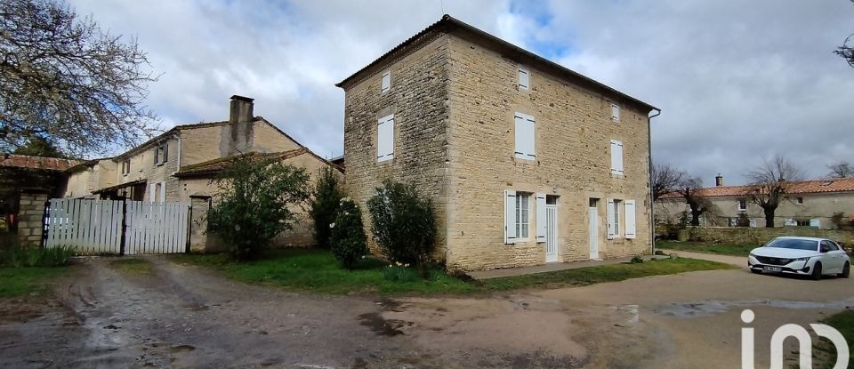 Maison de village 3 pièces de 77 m² à Longré (16240)