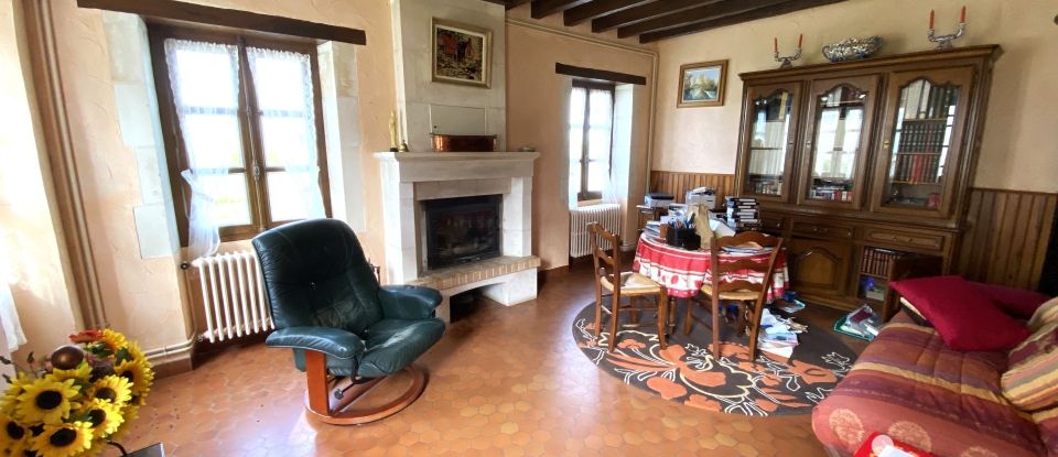 House 5 rooms of 160 m² in Saint-Hippolyte (37600)
