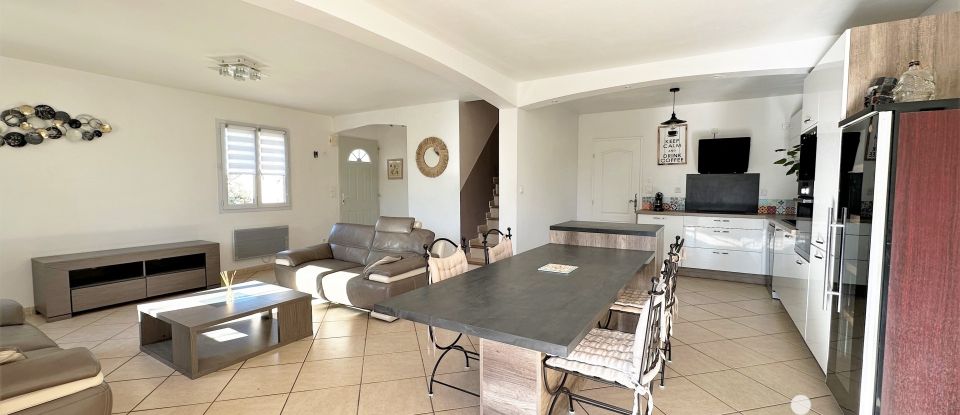 Maison 4 pièces de 91 m² à Castillon-du-Gard (30210)