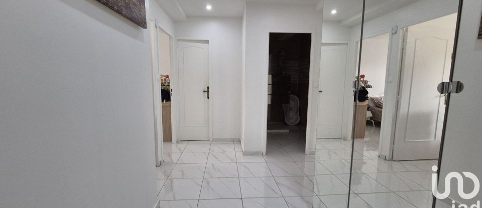 Appartement 4 pièces de 86 m² à Le Chambon-Feugerolles (42500)
