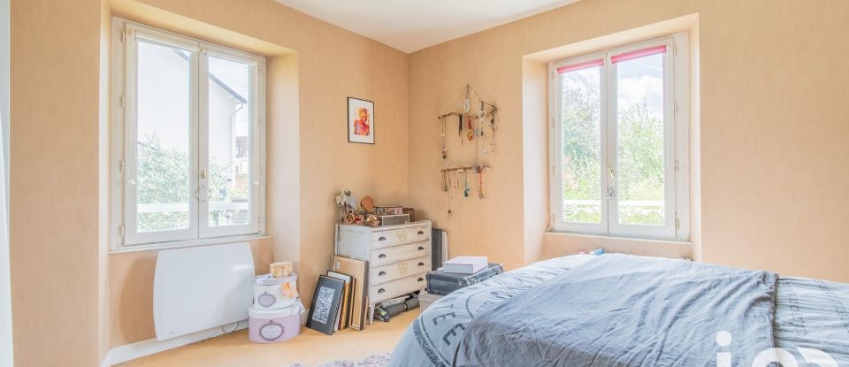 House 6 rooms of 110 m² in Saint-Germain-lès-Corbeil (91250)