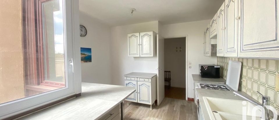 Apartment 3 rooms of 73 m² in Élancourt (78990)
