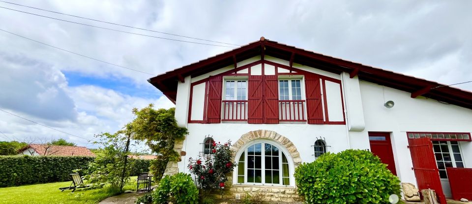 Maison traditionnelle 6 pièces de 166 m² à Villefranque (64990)