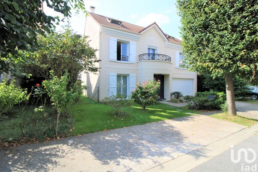 House 8 rooms of 220 m² in Chevry-Cossigny (77173)