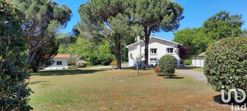 House 6 rooms of 110 m² in Sanguinet (40460)