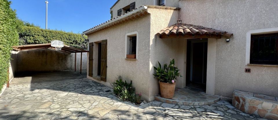 Traditional house 5 rooms of 150 m² in Tourrettes (83440)