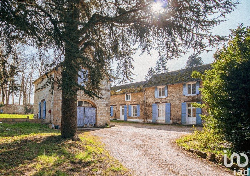 Village house 8 rooms of 303 m² in Magny-en-Vexin (95420)