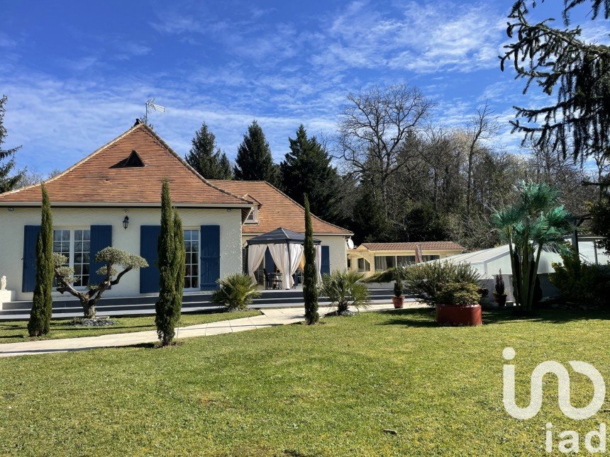House 14 rooms of 245 m² in Bergerac (24100)