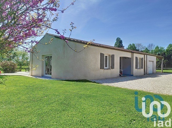 House 6 rooms of 168 m² in Genouillé (17430)